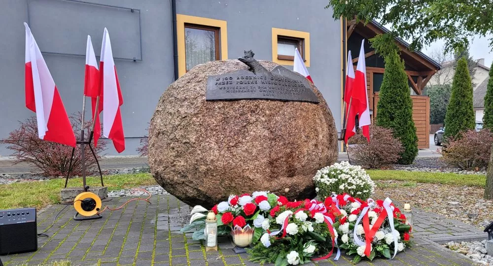 Pomnik - Dzień Niepodległości